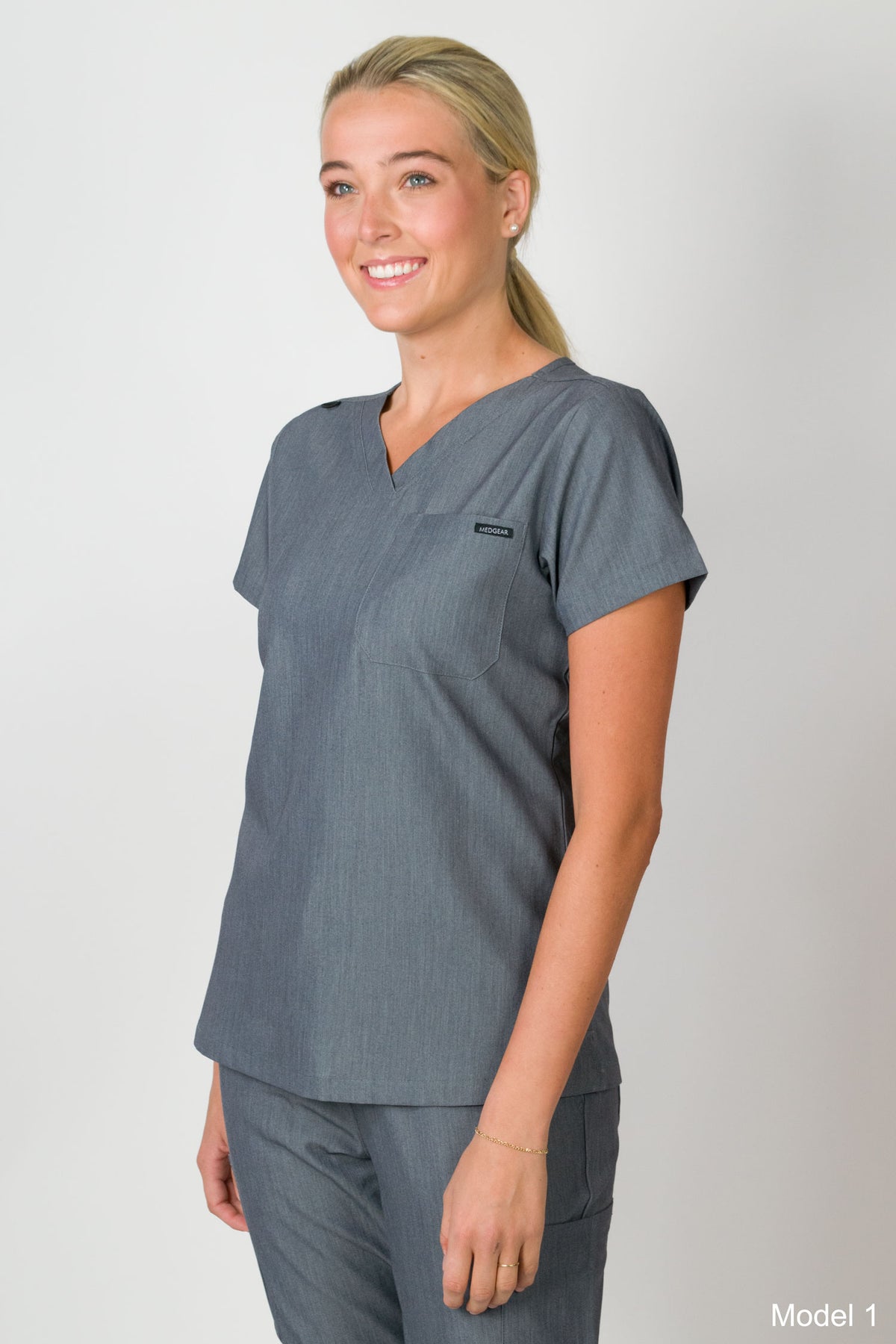 Camilla | Women's slim 1 pocket Top